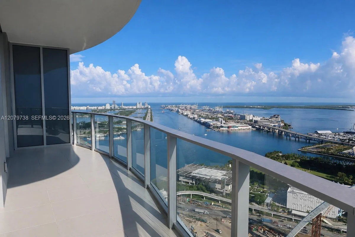 1400 Biscayne Blvd #4502, Miami: photo 1 of 28