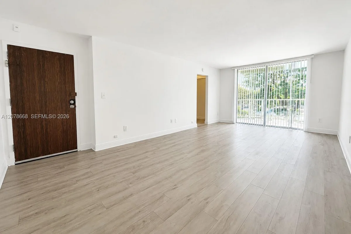 486 NW 165th St Rd #B-301, Miami: photo 1 of 23