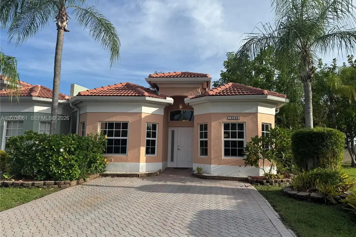 16320 SW 103rd Ter, Miami: photo 1 of 24
