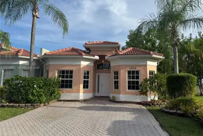 16320 SW 103rd Ter, Miami: photo 1 of 24