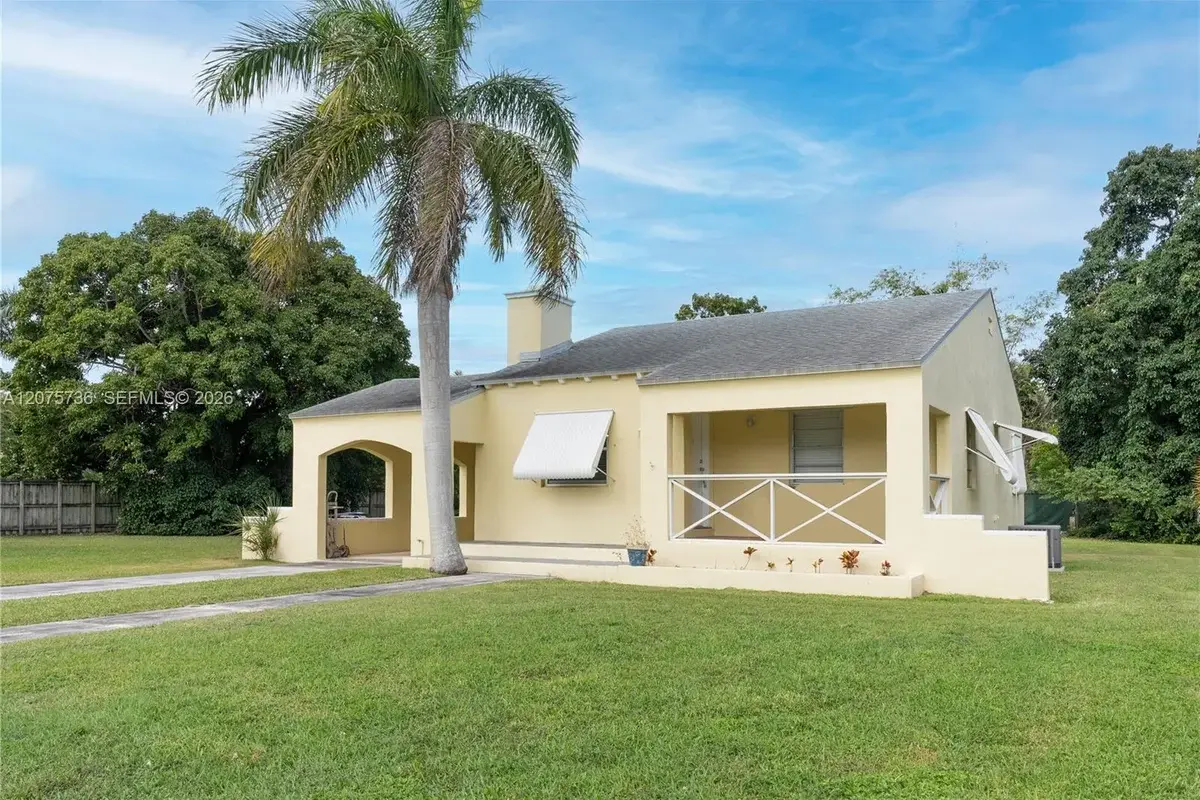 27 NW 21st St, Homestead: photo 1 of 11