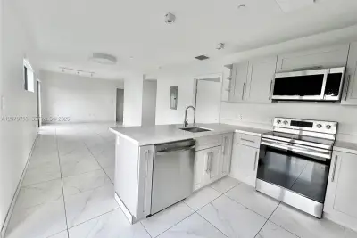 836 SW 2nd St #401, Miami: photo 1 of 50