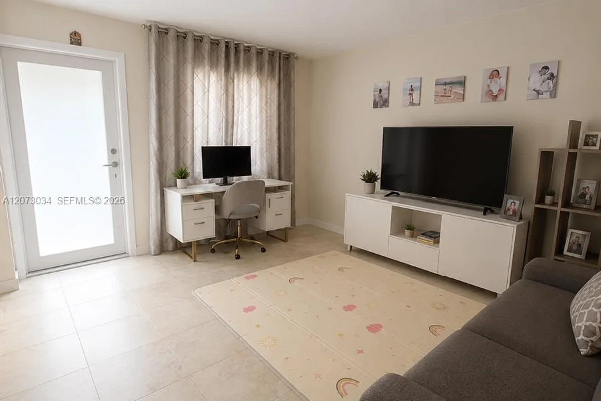 421 NE 1st St #217, Hallandale Beach: photo 1 of 9