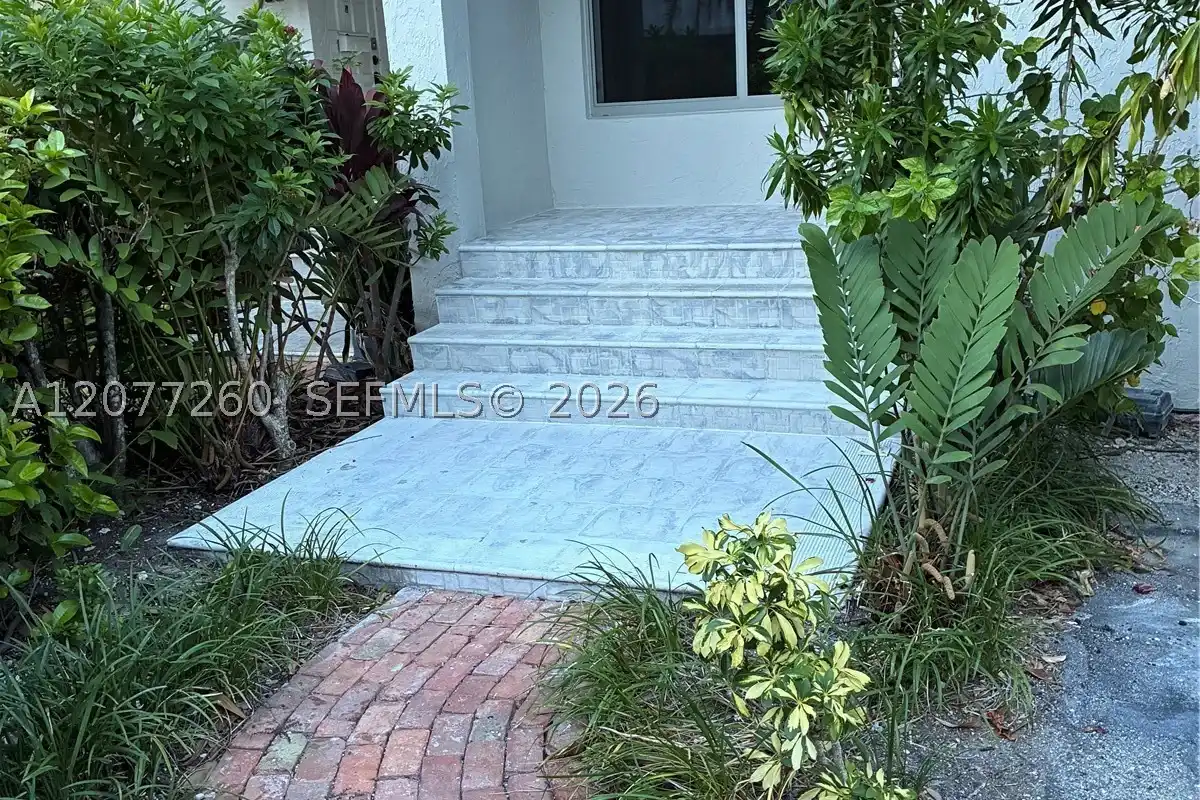 226 Sea View Dr #105, Key Biscayne: photo 1 of 31