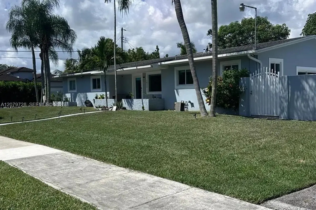 16000 N Miami Ave, Miami: photo 1 of 2