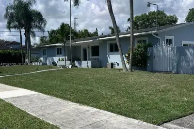 16000 N Miami Ave, Miami: photo 1 of 2