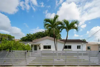 2521 SW 25th Ter, Miami: photo 1 of 44