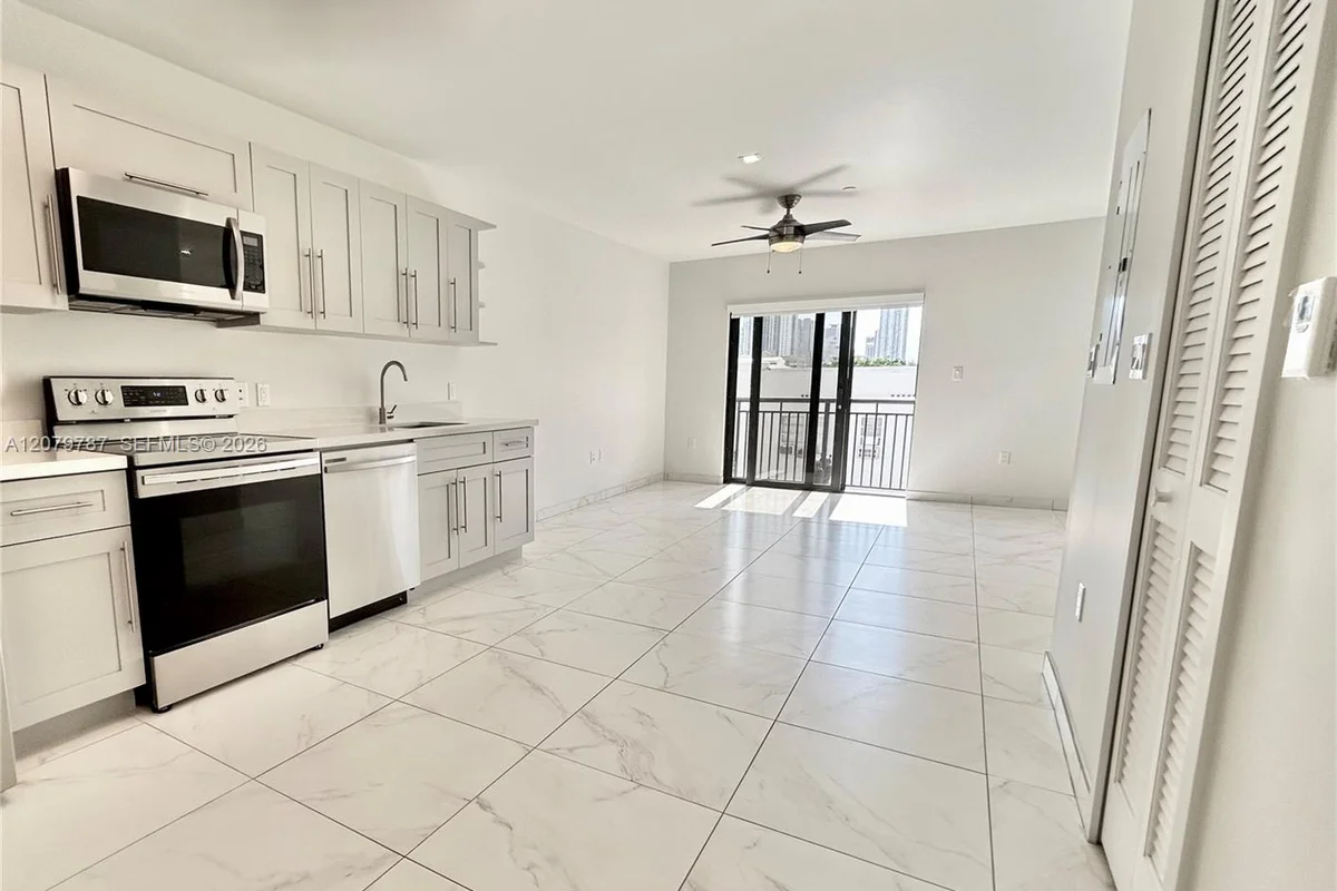 836 SW 2nd St #404, Miami: photo 1 of 31