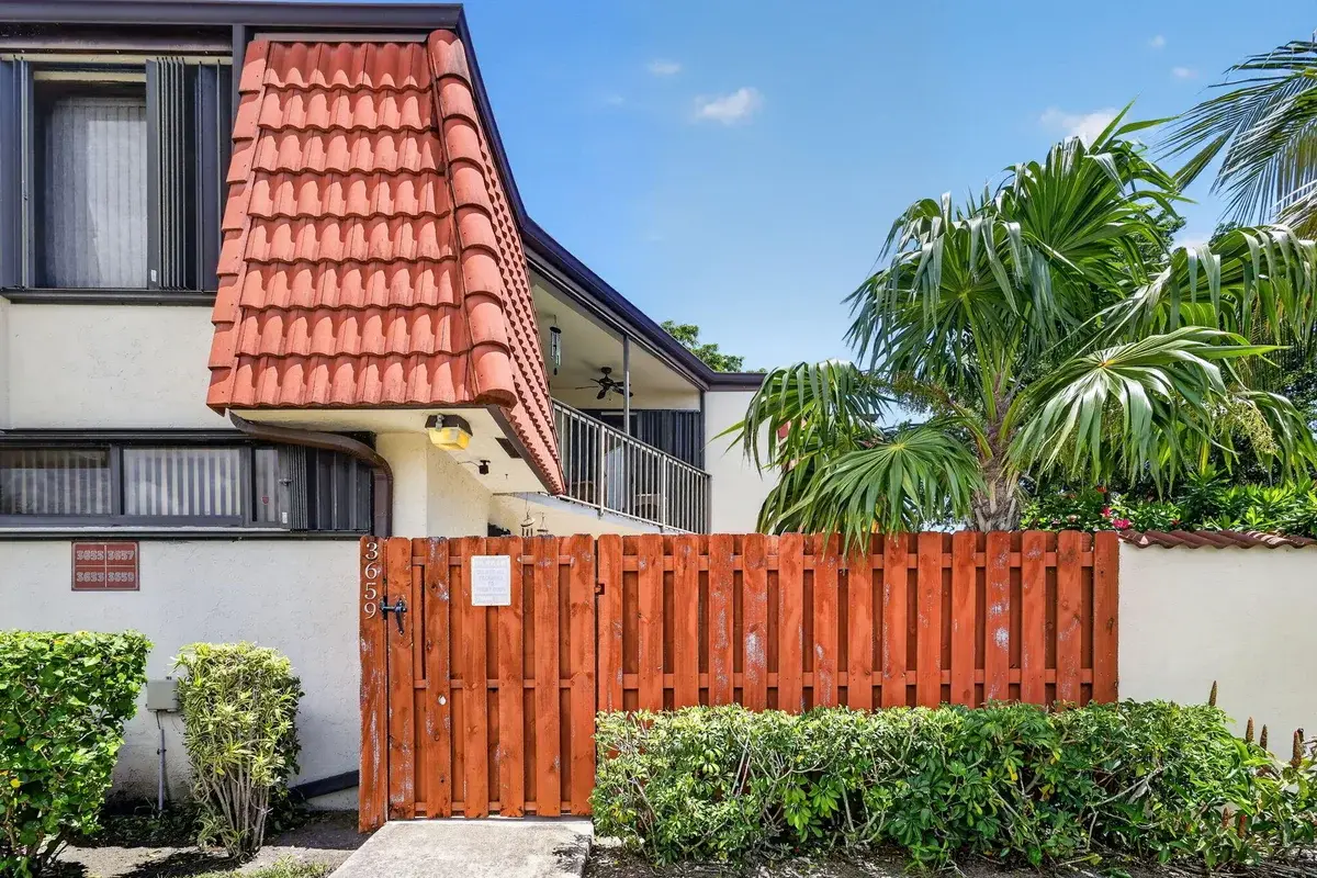 3659 Victoria Dr, West Palm Beach: photo 1 of 32