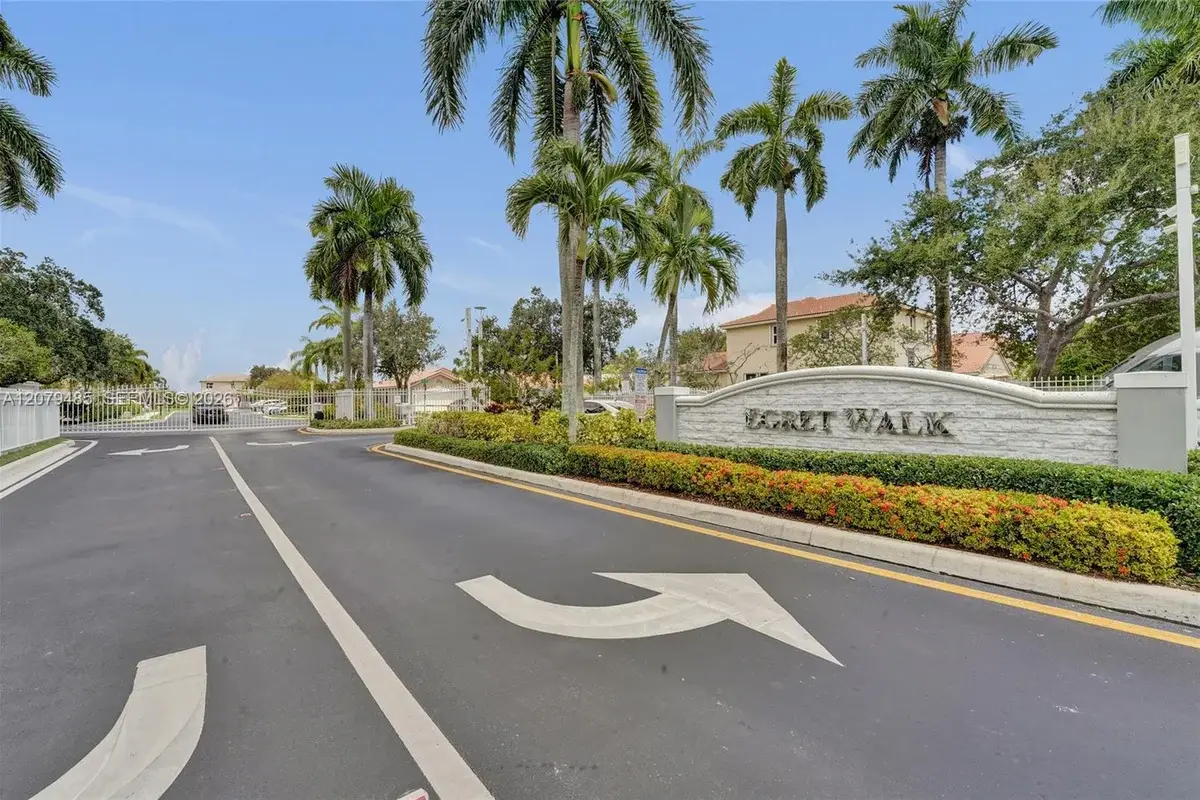 774 SW 120th Ave, Pembroke Pines: photo 1 of 50