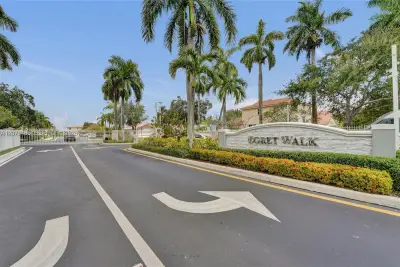 774 SW 120th Ave, Pembroke Pines: photo 1 of 50