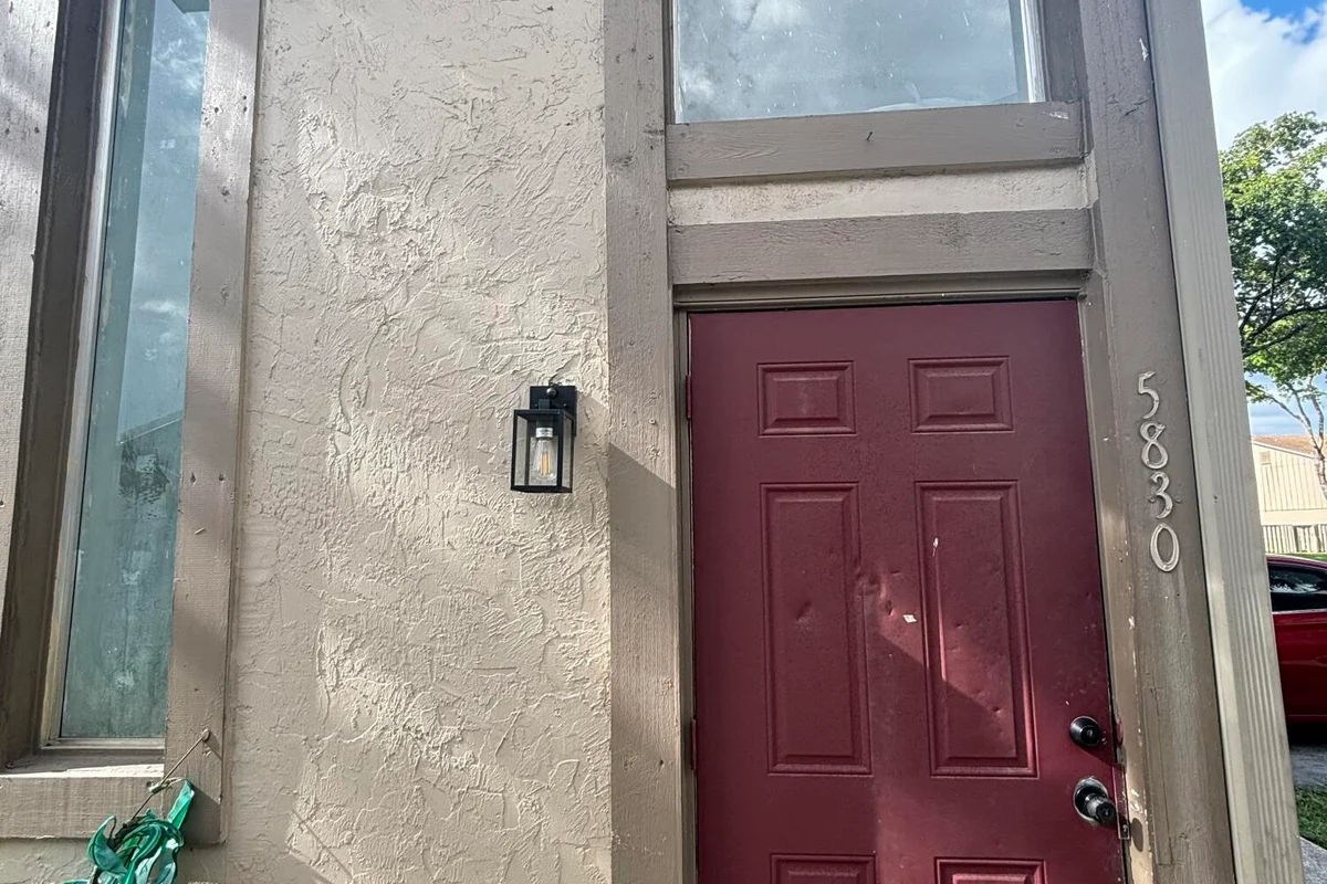 5830 NW 21st St #40-E, Lauderhill: photo 1 of 10