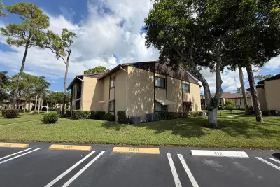 418 Pine Glen Ln #C-2, Greenacres: photo 1 of 49