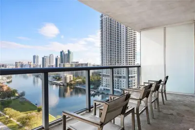 2602 E Hallandale Beach Blvd #R1806, Hallandale Beach: photo 1 of 24