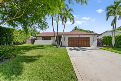 3291 NW 63rd St, Fort Lauderdale: photo 1 of 31