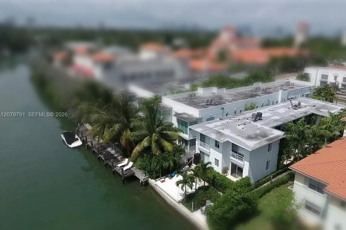 3921 N Meridian Ave, Miami Beach: photo 1 of 22