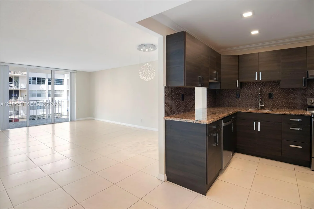16710 NE 9th Ave #605, North Miami Beach: photo 1 of 18
