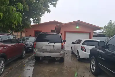 12820 NW 104th Ave, Hialeah Gardens: photo 1 of 10