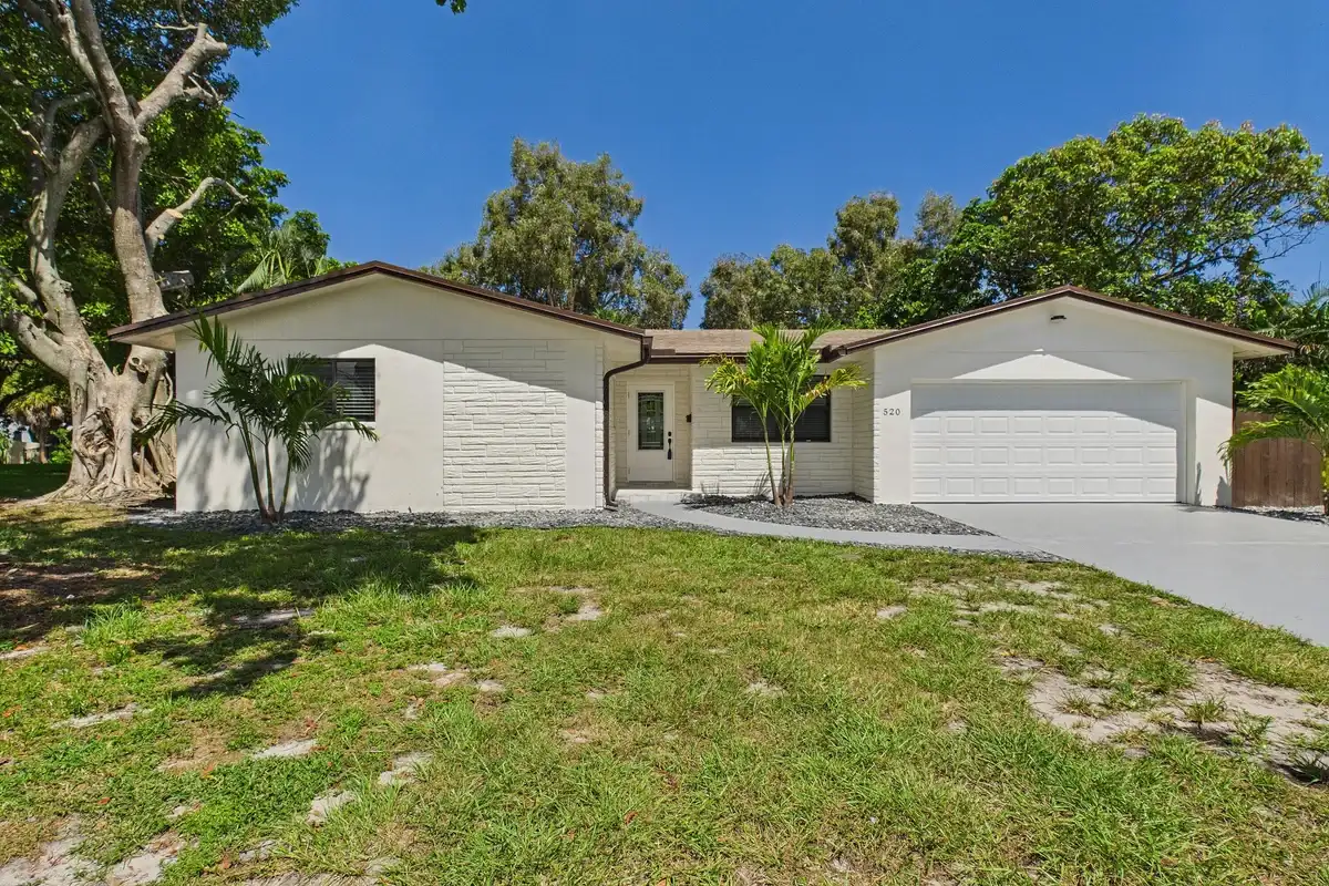 520 NW 43rd Ave, Plantation: photo 1 of 42