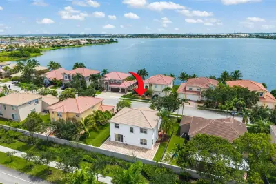 18051 SW 41st St, Miramar: photo 1 of 33