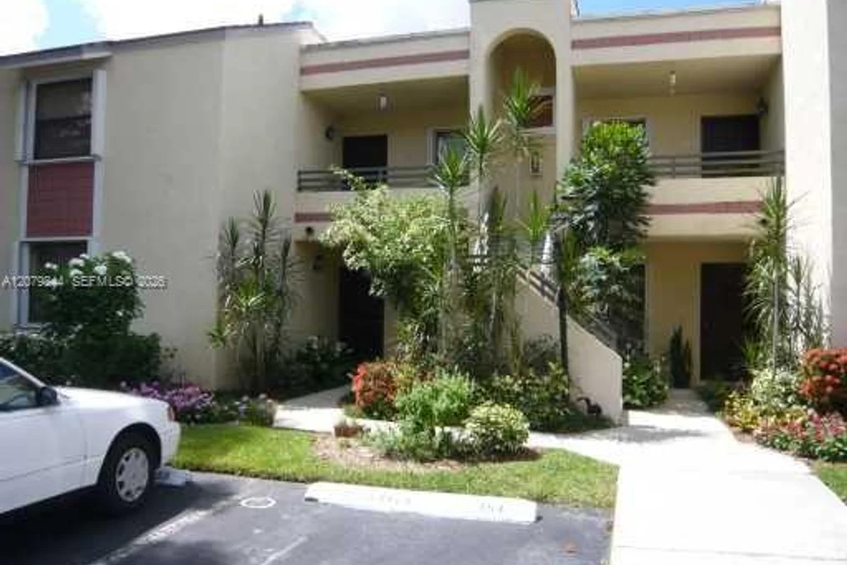 1060 N Hiatus Rd, Pembroke Pines: photo 1 of 13