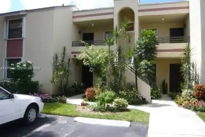 1060 N Hiatus Rd, Pembroke Pines: photo 1 of 13