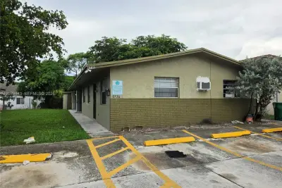 2736 NW 15th Ct #2, Fort Lauderdale: photo 1 of 16