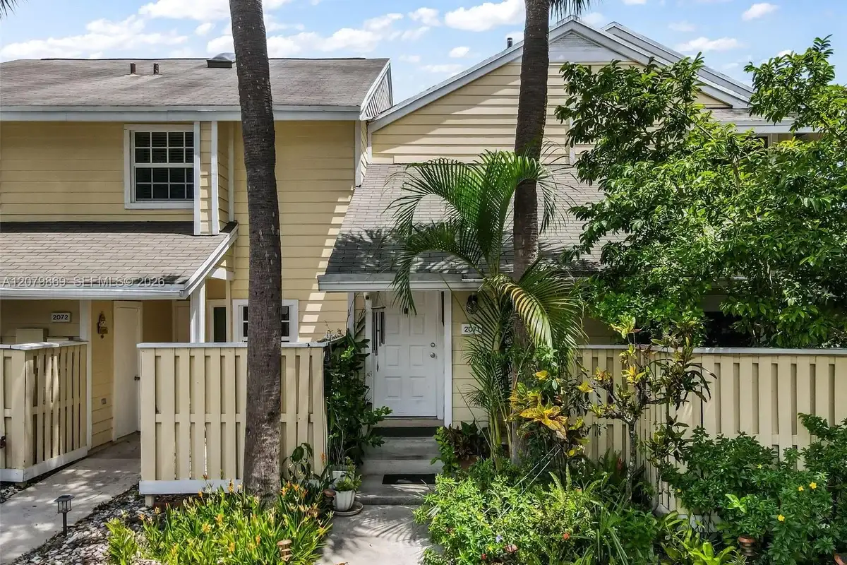 2071 Champions Way, North Lauderdale: photo 1 of 35