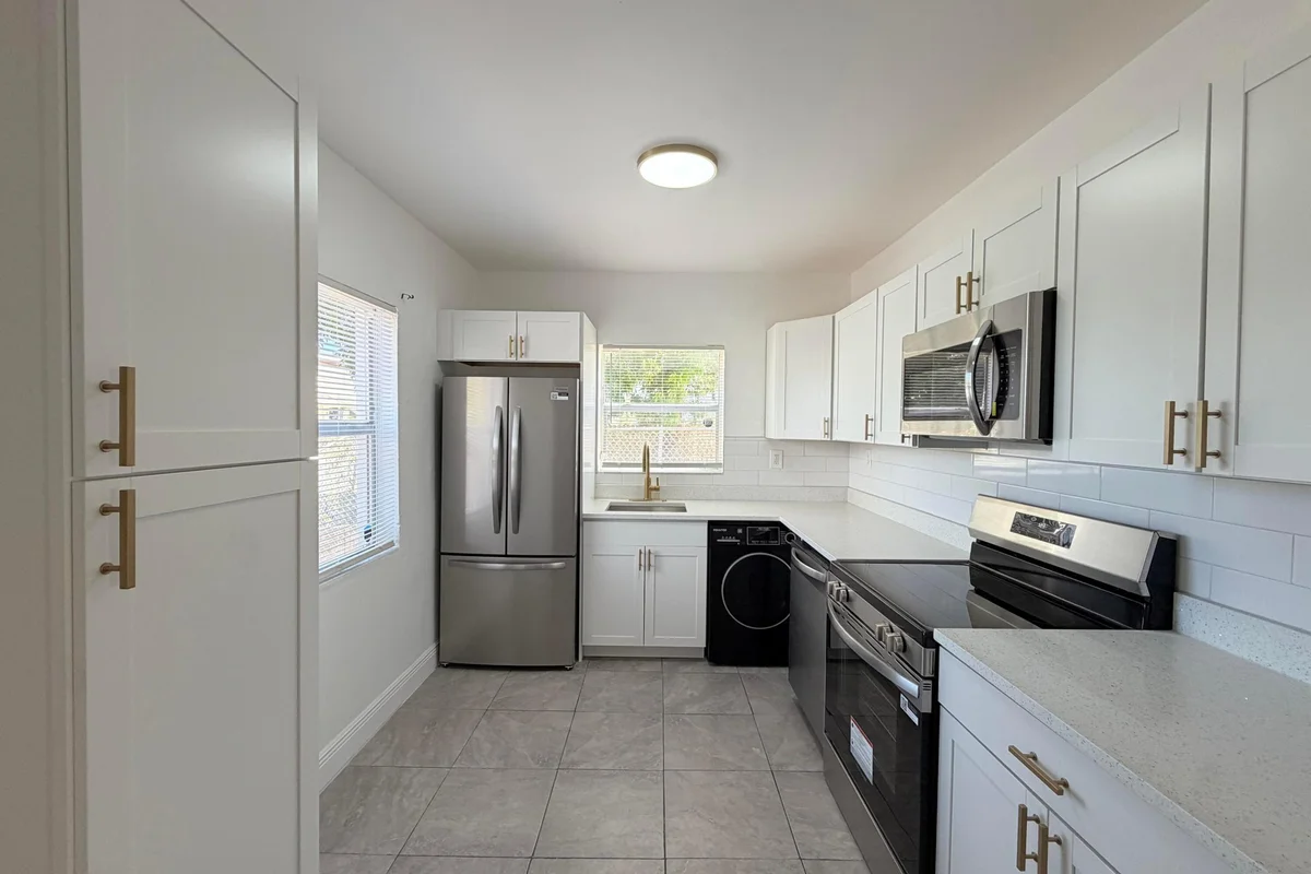 1010 Grant St, West Palm Beach: photo 1 of 25