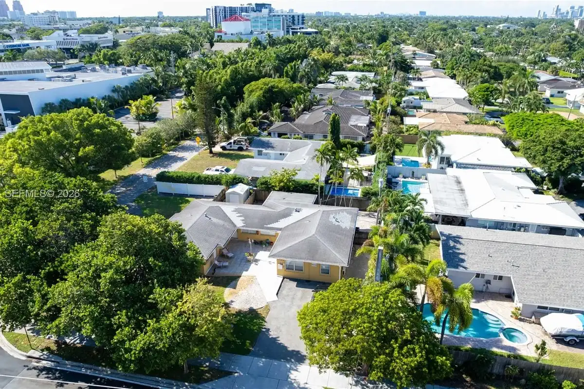 1980 NE 38th St #3, Oakland Park: photo 1 of 19
