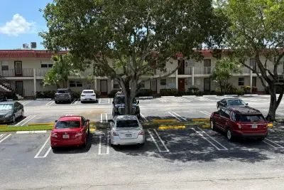 31 Abbey Ln #206, Delray Beach: photo 1 of 12