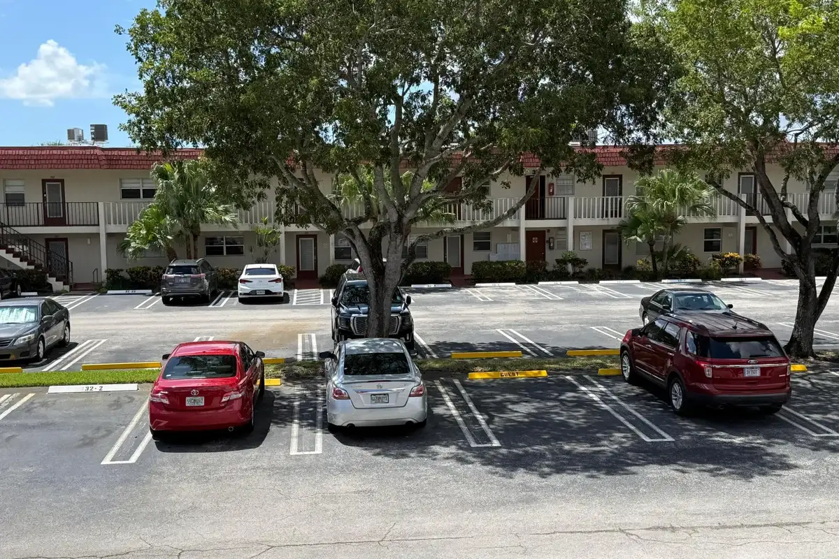 31 Abbey Ln #206, Delray Beach: photo 1 of 12