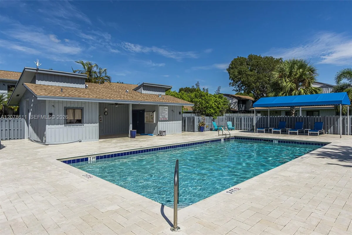 1557 N 15th Ter, Hollywood: photo 1 of 21