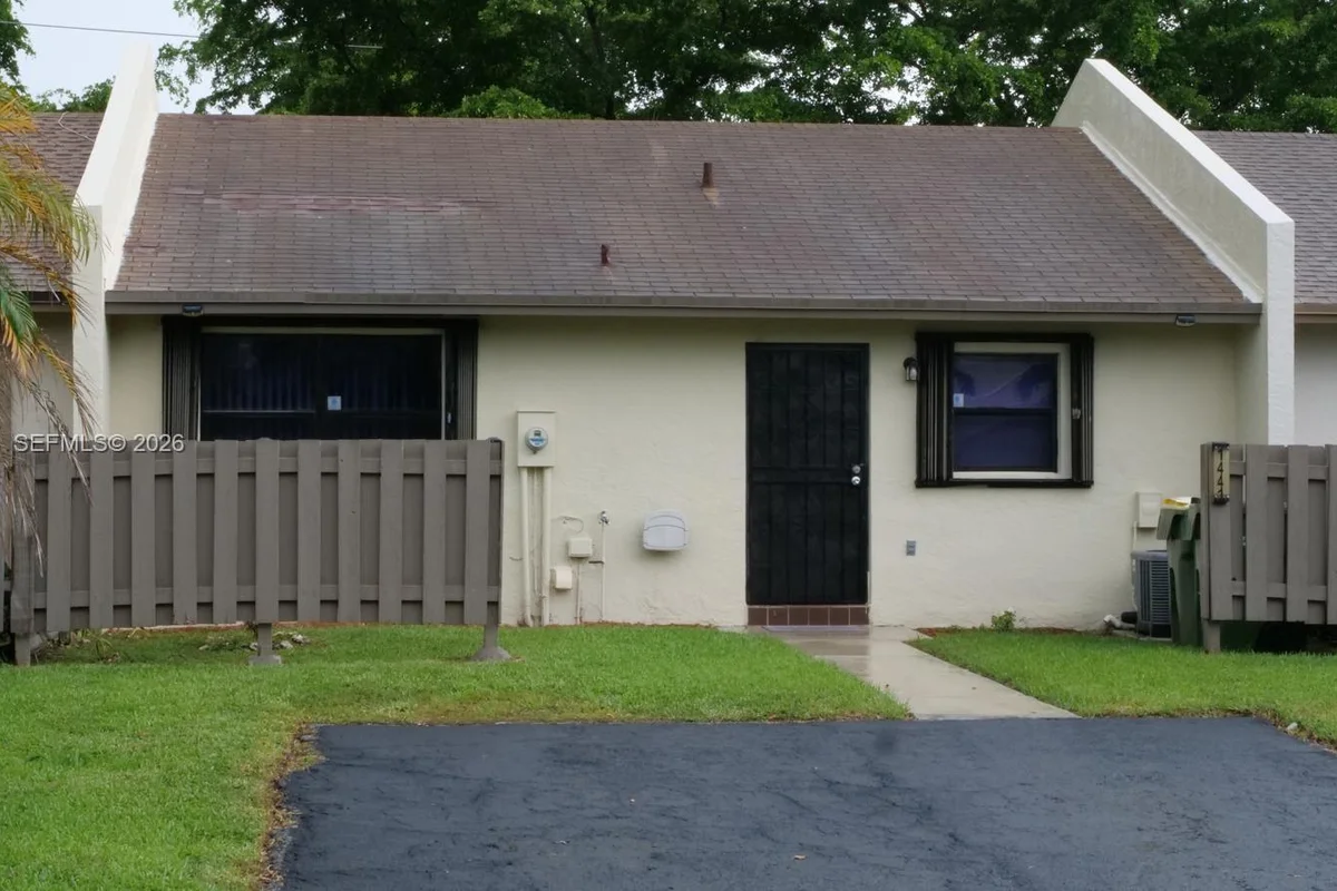 1441 Woodpecker St, Homestead: photo 1 of 29