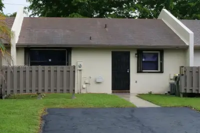 1441 Woodpecker St, Homestead: photo 1 of 29