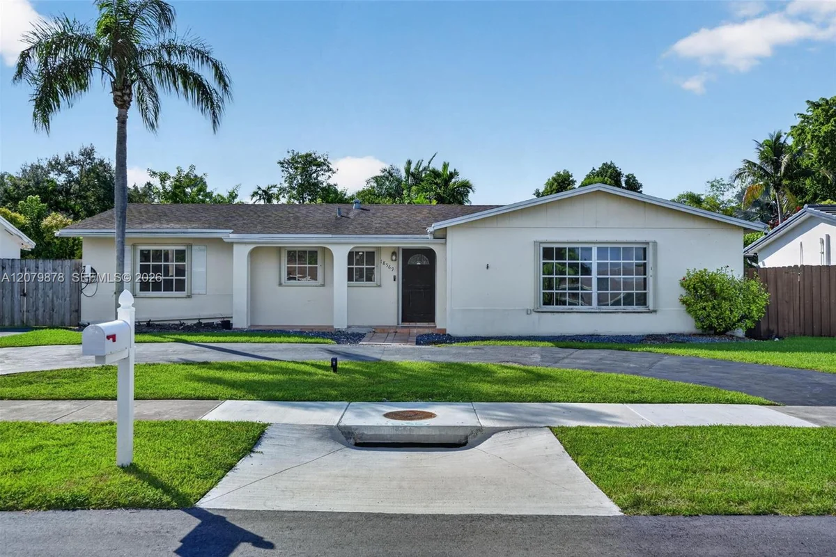 18569 SW 89th Pl, Cutler Bay: photo 1 of 38