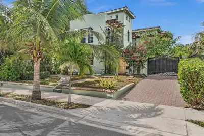 724 Park Pl, West Palm Beach: photo 1 of 77