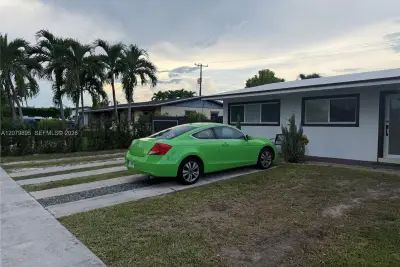 10411 SW 51st St, Miami: photo 1 of 55
