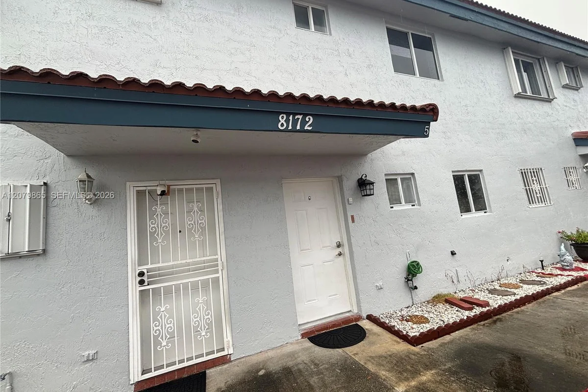 8172 NW 10th St #5, Miami: photo 1 of 46