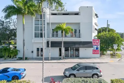 2500 Wilton Dr, Wilton Manors: photo 1 of 22
