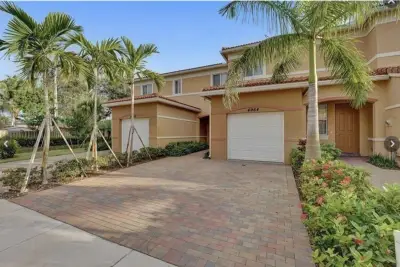 4968 SW 30th Ave, Fort Lauderdale: photo 1 of 2