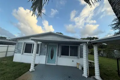 2998 NW 94th St, Miami: photo 1 of 27