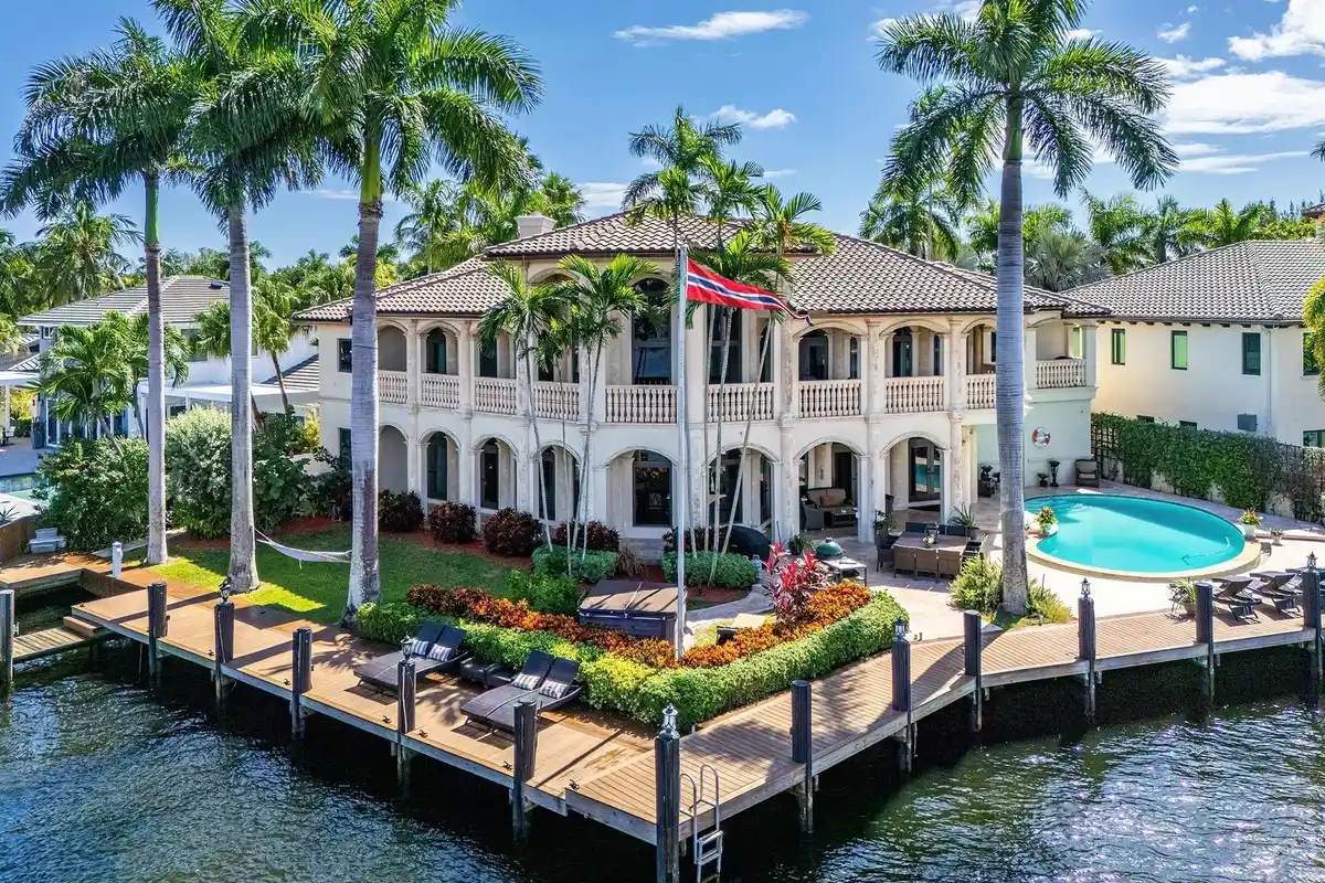 3005 NE 19th St, Fort Lauderdale: photo 1 of 55