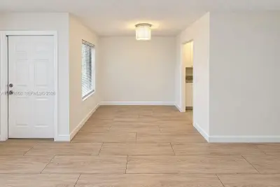 7610 SW 10th St #3, North Lauderdale: photo 1 of 10