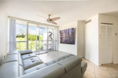 6995 NW 186th St #E508, Hialeah: photo 1 of 10