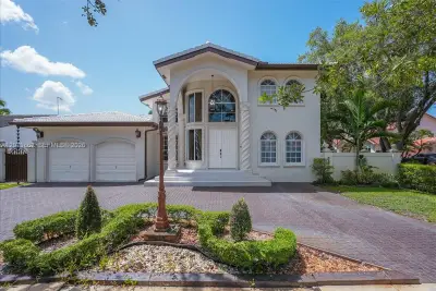 House in Miami Lakes: photo 1 of 59