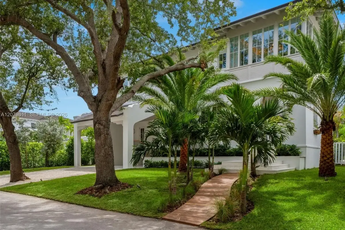544 Warren Ln, Key Biscayne: photo 1 of 59