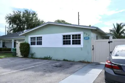 337 Phippen Waiters Rd, Dania Beach: photo 1 of 14