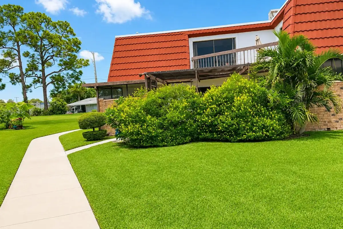 4508 Suburban Pines Dr, Lake Worth: photo 1 of 18