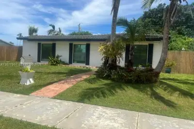 15821 SW 102nd Ct, Miami: photo 1 of 17